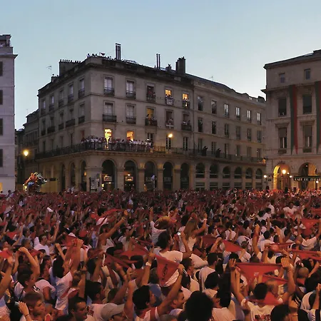 巴约讷宜必思尚品酒店 酒店